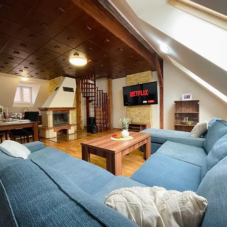 Stylovy Mezonet Apartment *